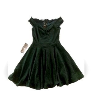 NWT bebe Size M Emerald Green Off Shoulder Dress